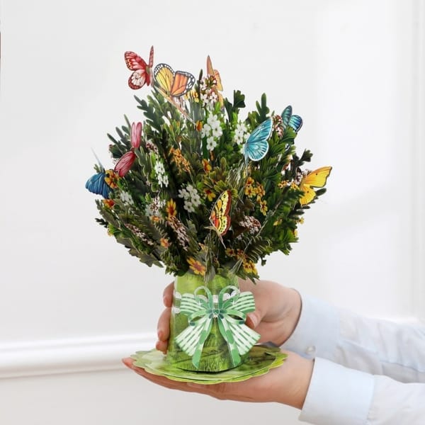 Carte de vœux pop-up avec un très grand bouquet de fleurs et des papillons Carte de vœux pop-up avec un très grand bouquet de fleurs et des papillons